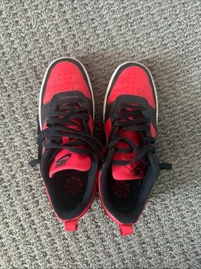 Nike Kids Red and Black Low-Top Sneakers
